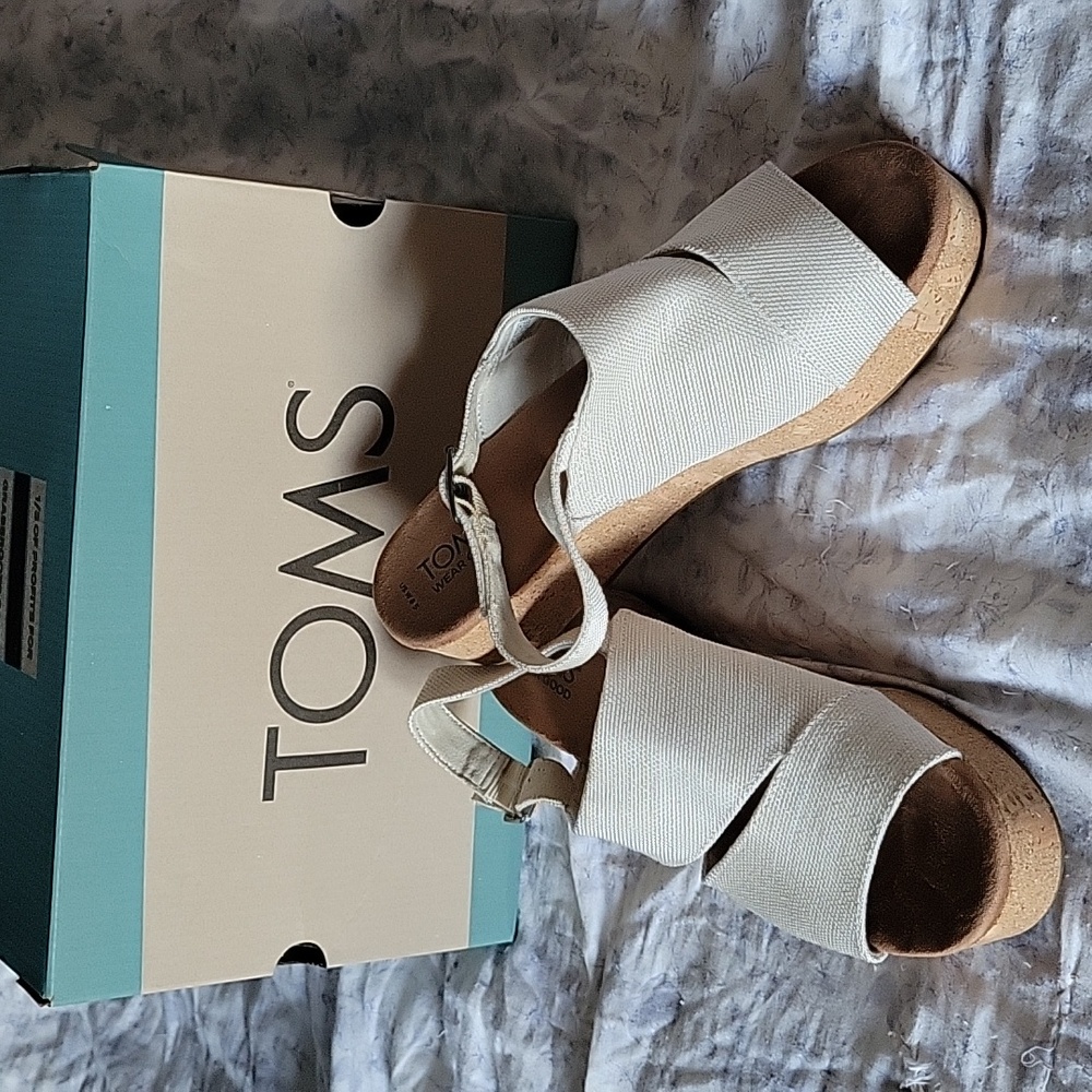 TOMS Claudine wedge sandals size 8.5